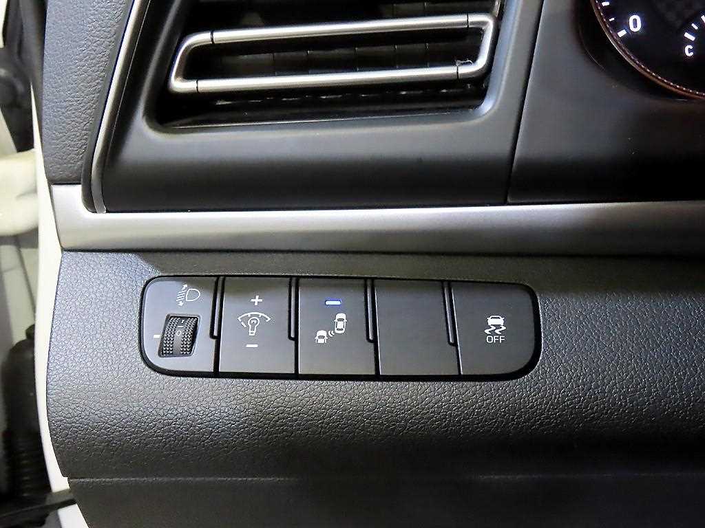 HYUNDAI Avante 2019 Blanco - Importación desde Corea - HF Imports Iquique - Foto 17