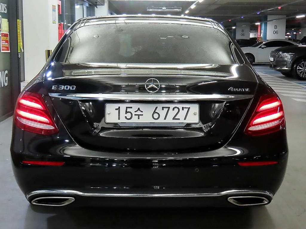 Mercedes Benz E class - Vista 5