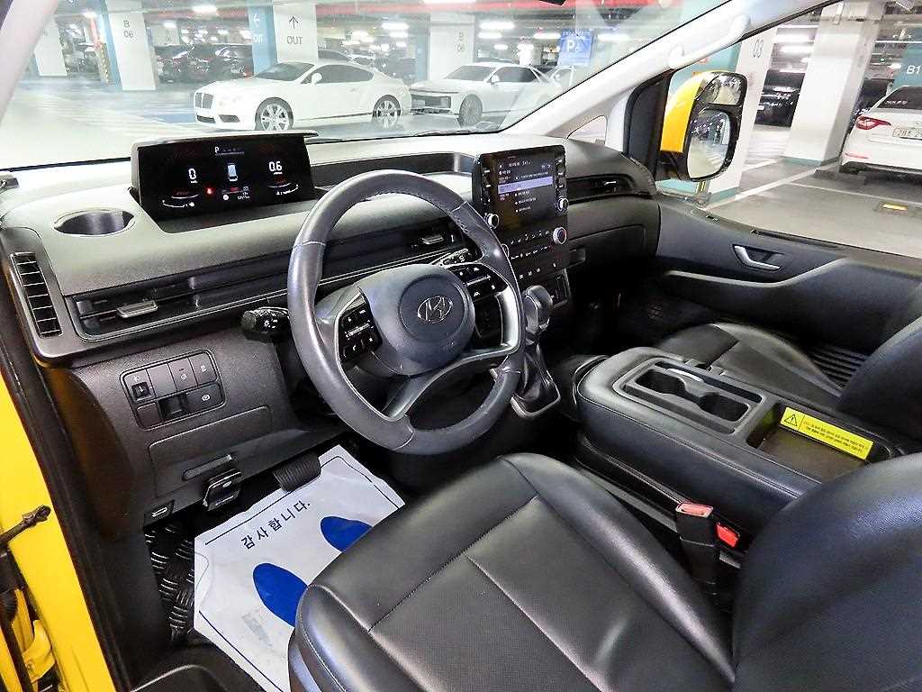 HYUNDAI Staria - Vista 10