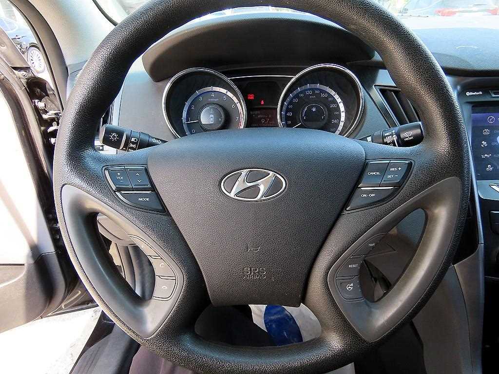 HYUNDAI Sonata - Vista 8