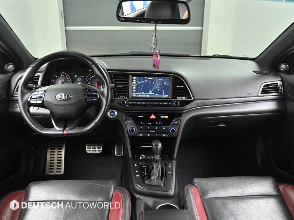 HYUNDAI Avante - Vista 7