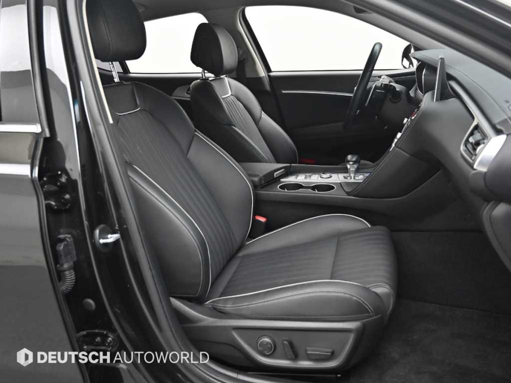 Genesis G70 - Vista 10