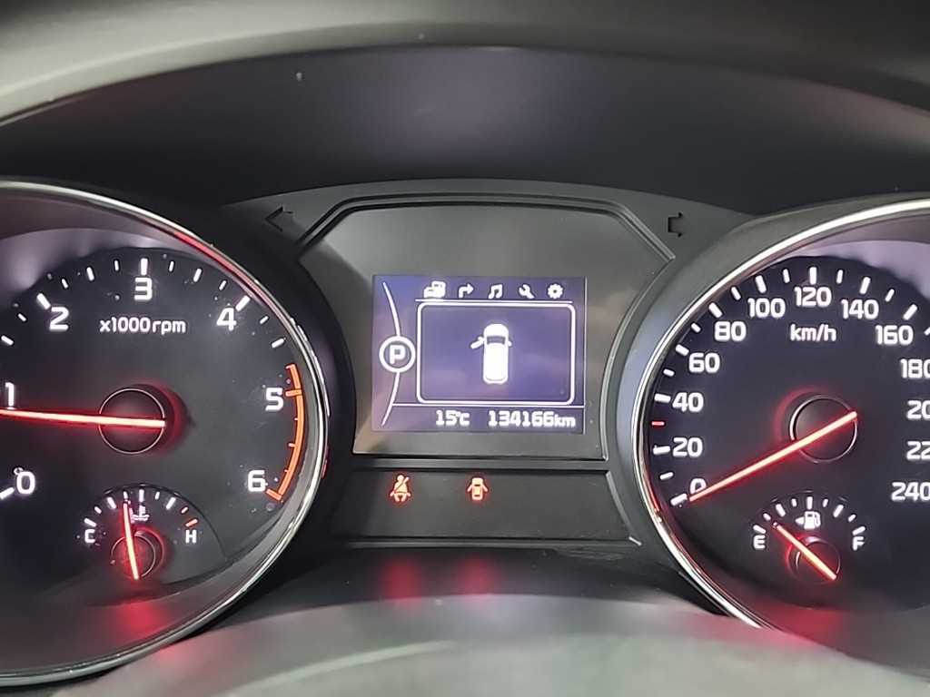KIA Carnival - Vista 6
