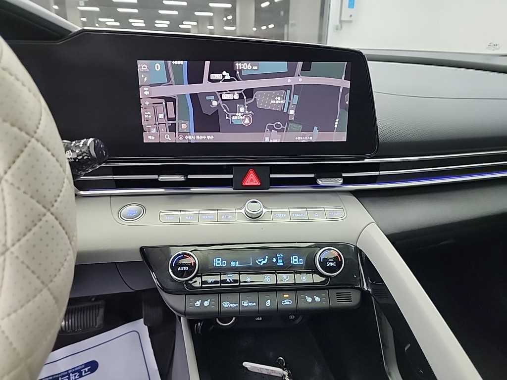 HYUNDAI Avante - Vista 10