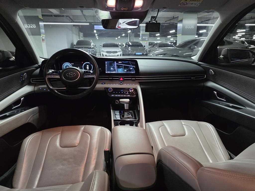 HYUNDAI Avante - Vista 10