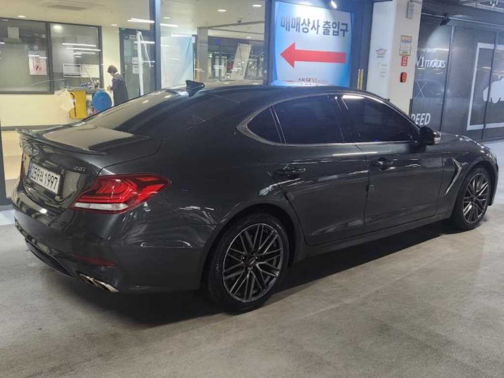 Genesis G70 - Vista 4