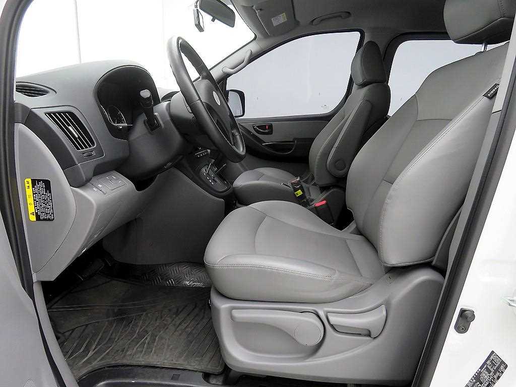 HYUNDAI Starex - Vista 6