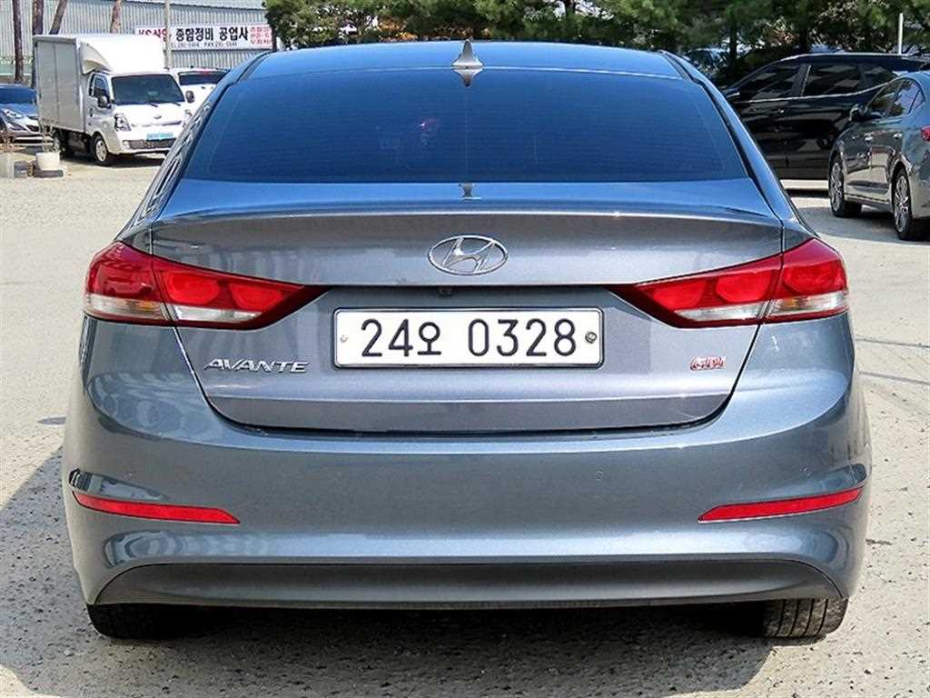 HYUNDAI Avante - Vista 4