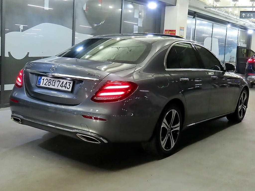 Mercedes Benz E class - Vista 4