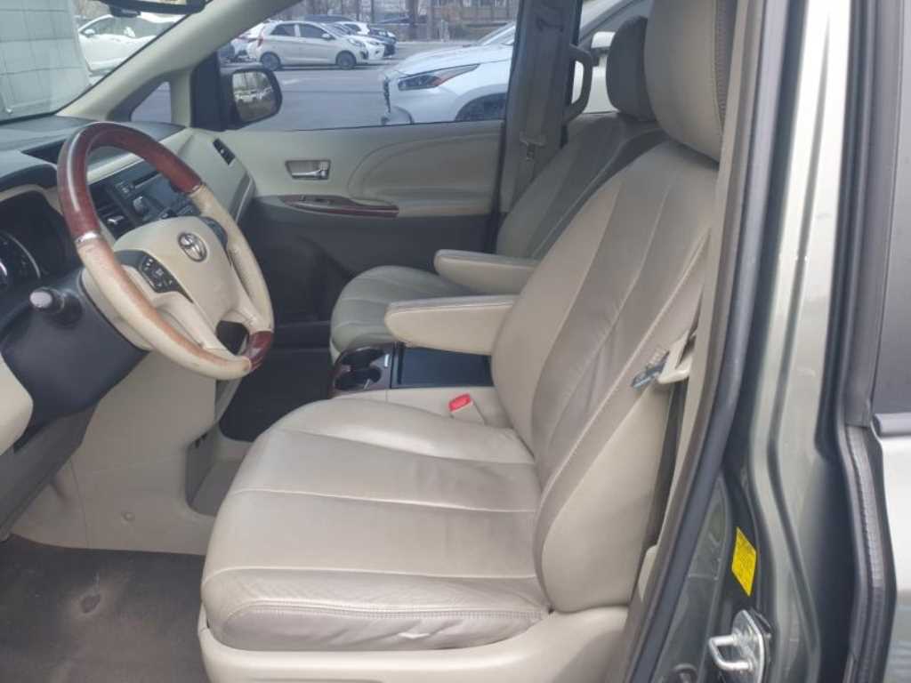 Toyota Siena - Vista 5