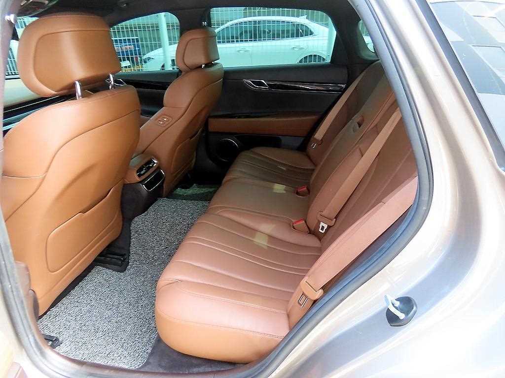 Genesis G80 - Vista 6