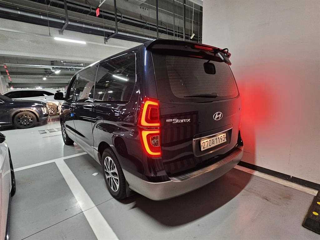 HYUNDAI Starex - Vista 4