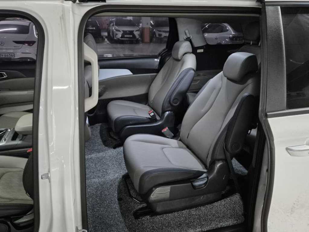 KIA Carnival - Vista 8