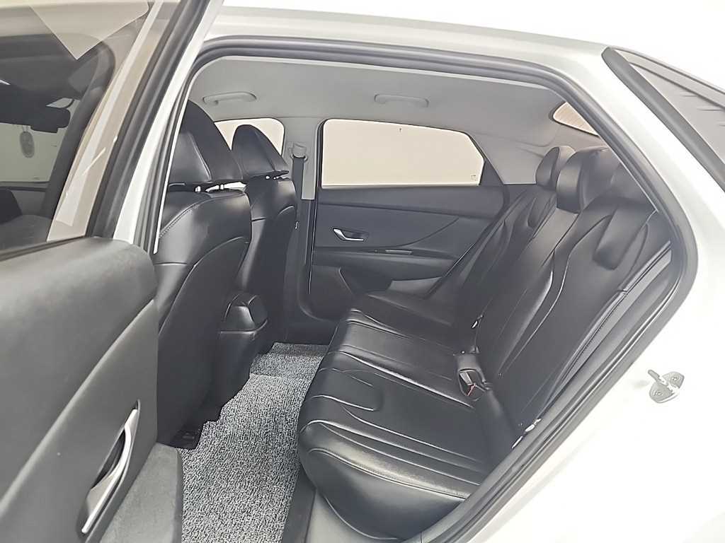 HYUNDAI Avante - Vista 12