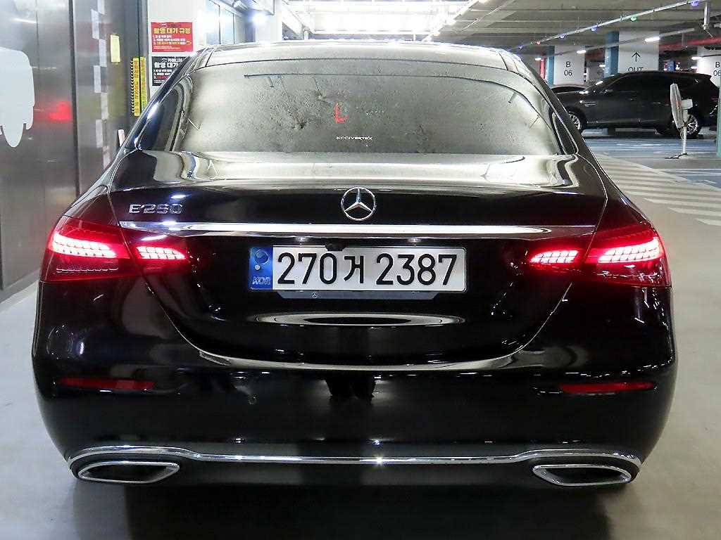 Mercedes Benz E class - Vista 5