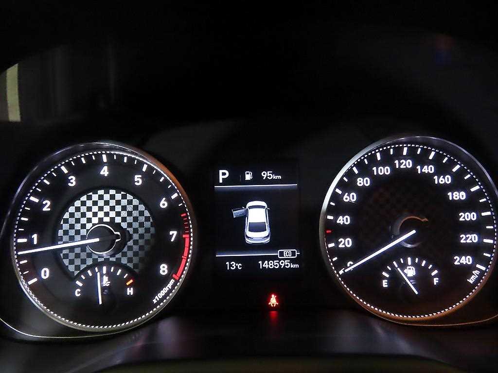 HYUNDAI Avante - Vista 9