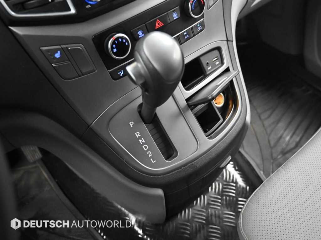 HYUNDAI Starex - Vista 9