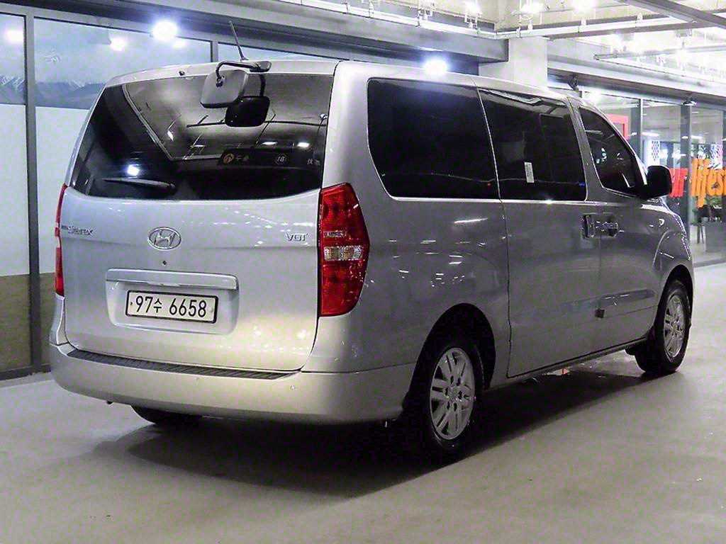HYUNDAI Starex - Vista 4