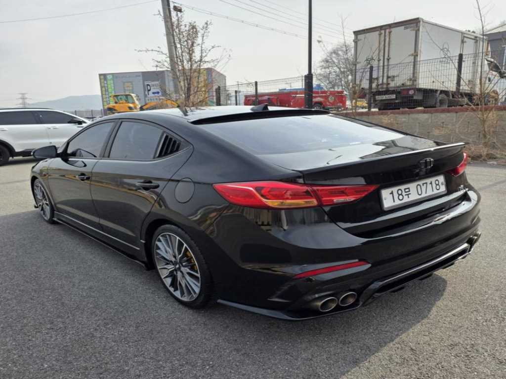 HYUNDAI Avante - Vista 4