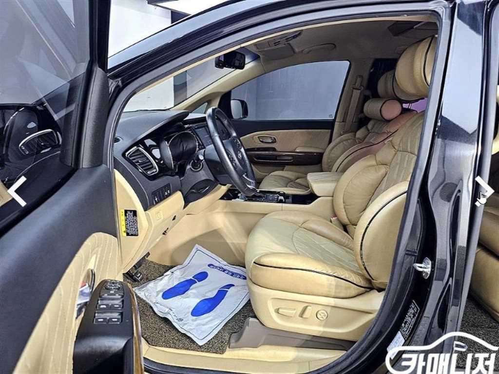 KIA Carnival - Vista 9