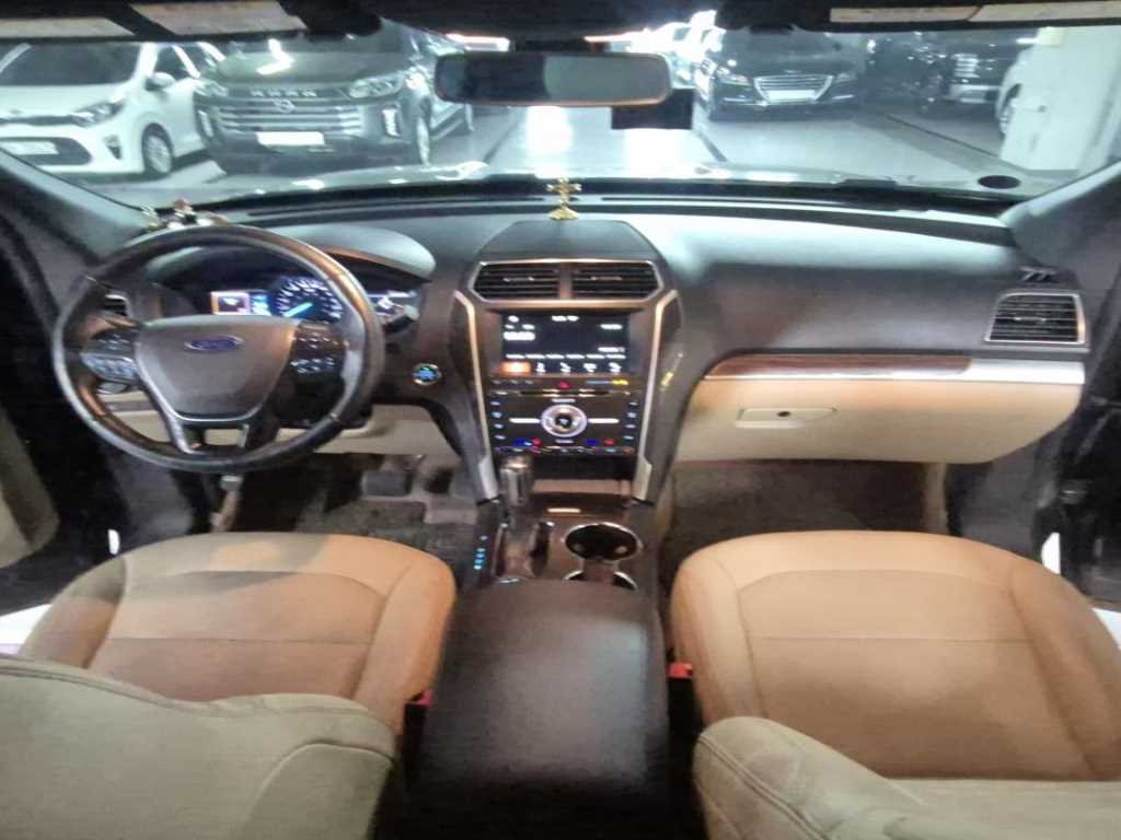 Ford Explorer - Vista 8