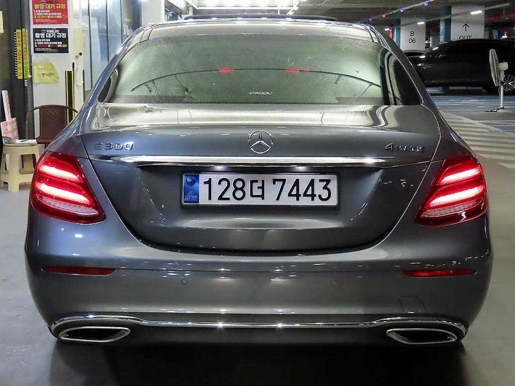 Mercedes Benz E class - Vista 5