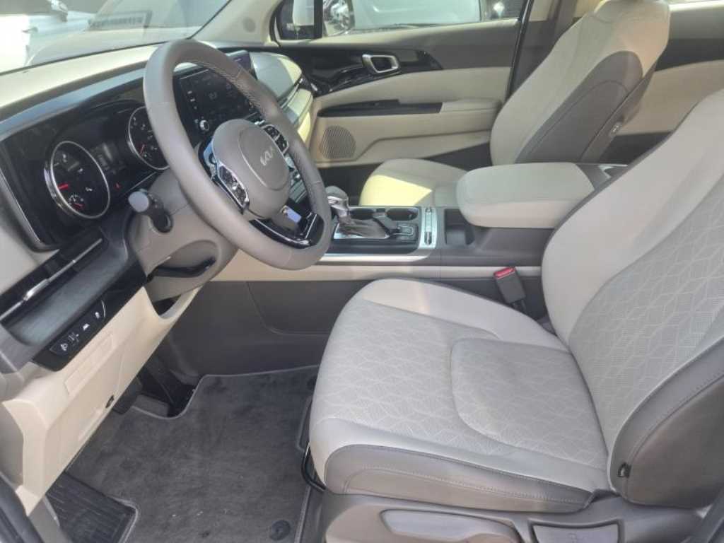 KIA Carnival - Vista 9