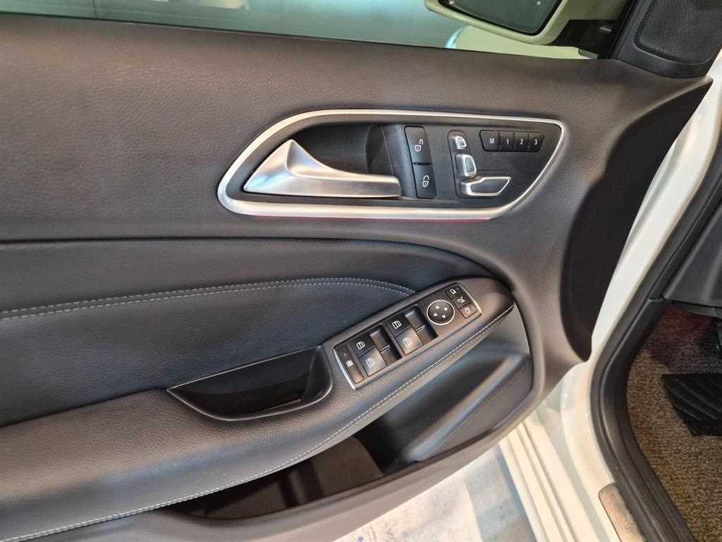 Mercedes Benz B Class (MY B) - Vista 11