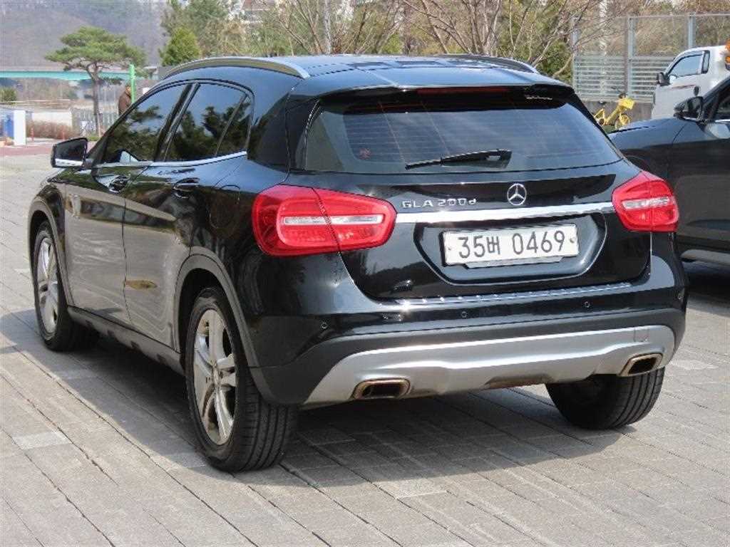 Mercedes Benz GLA Class - Vista 4
