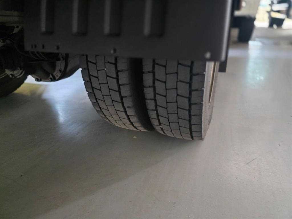 medium and large cargo truck - Vista 5