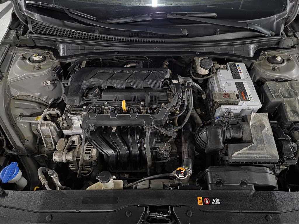 HYUNDAI Avante - Vista 9