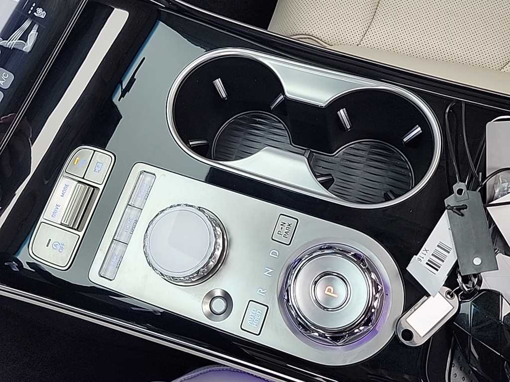 Genesis GV70 - Vista 8