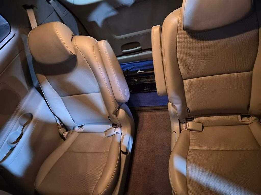 KIA Carnival - Vista 8