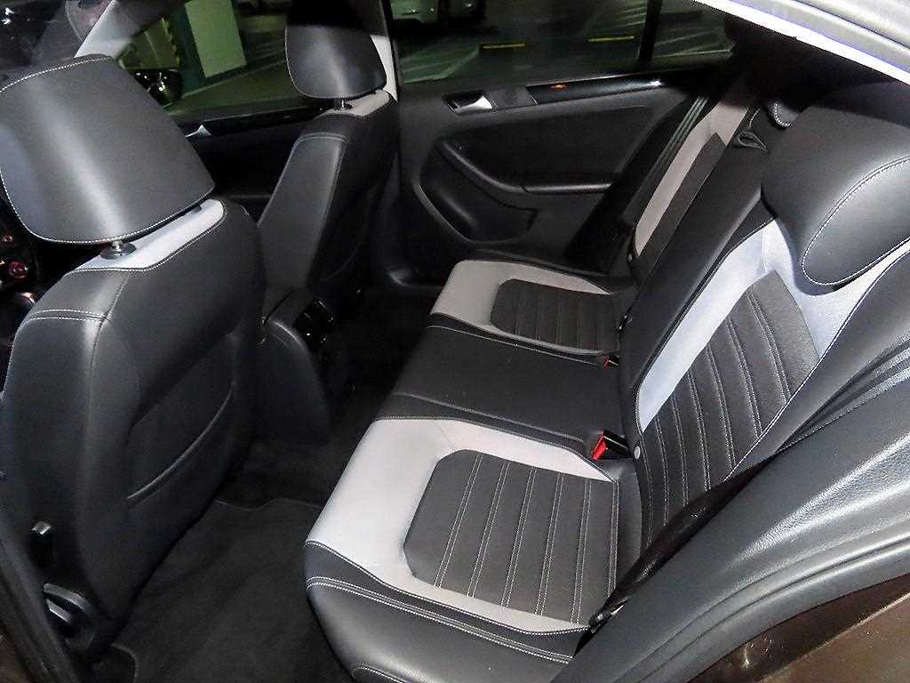 Volkswagen Jetta - Vista 7