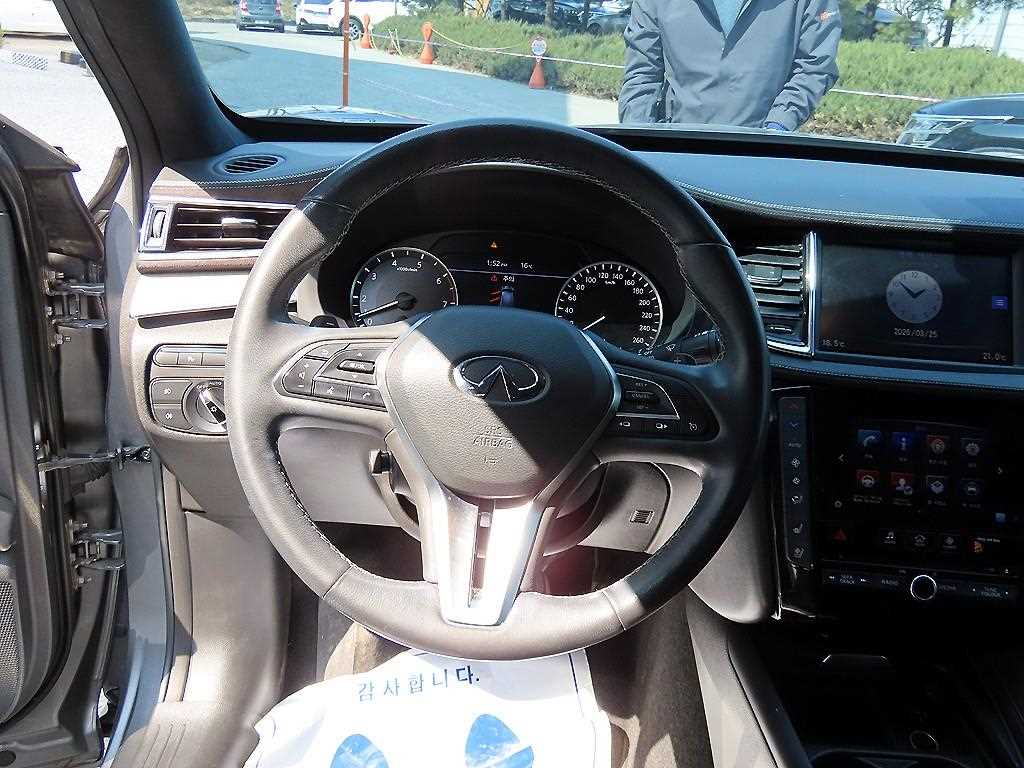 Infiniti QX - Vista 8