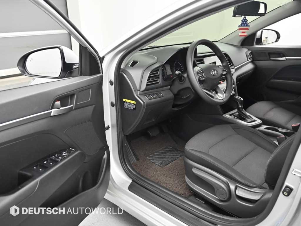 HYUNDAI Avante - Vista 11