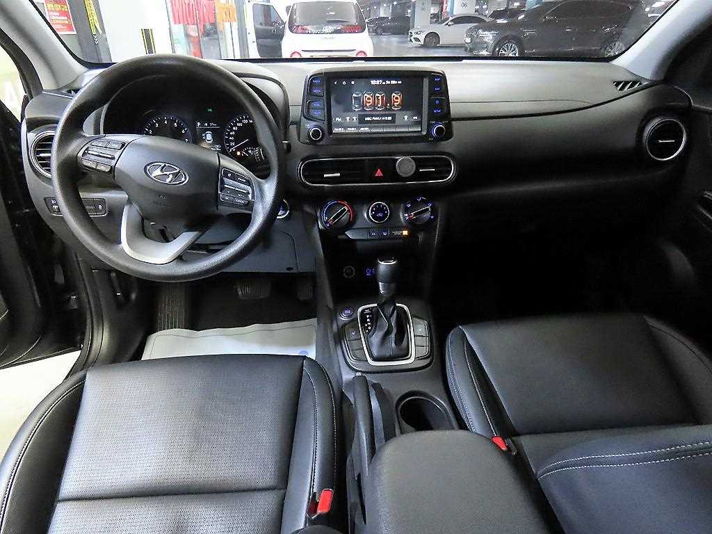 HYUNDAI Kona - Vista 10