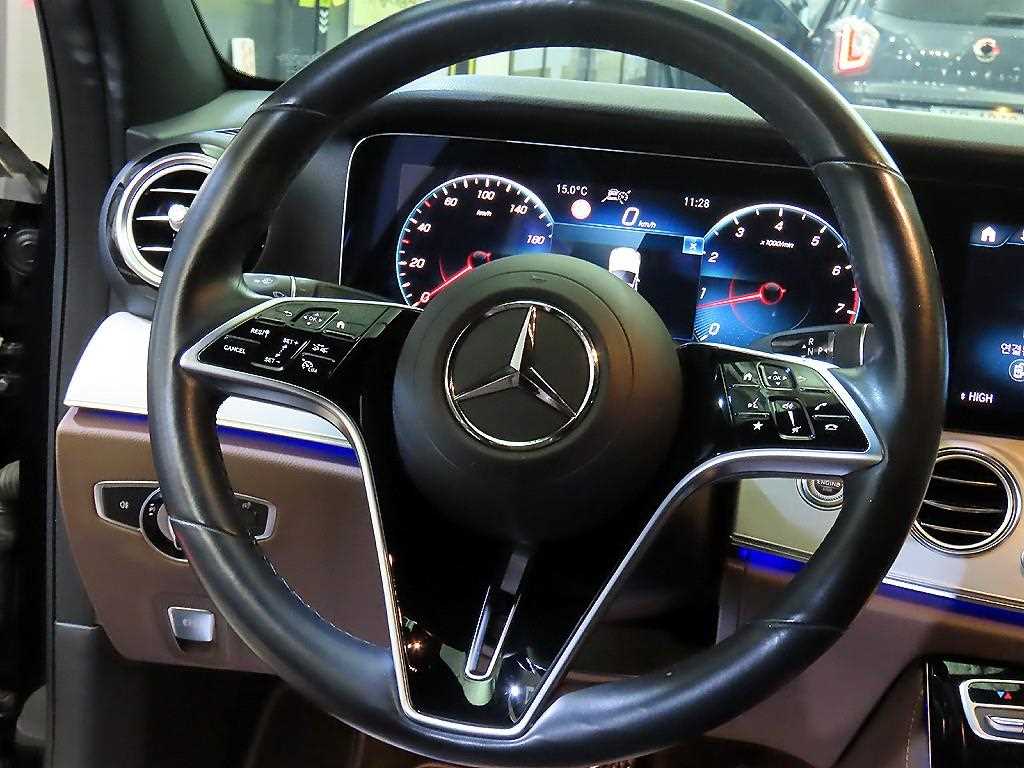 Mercedes Benz E class - Vista 8