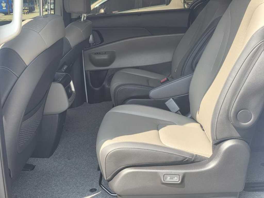KIA Carnival - Vista 5