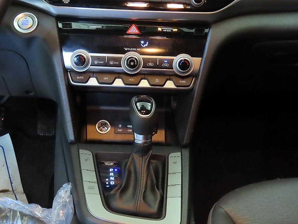 HYUNDAI Avante - Vista 12