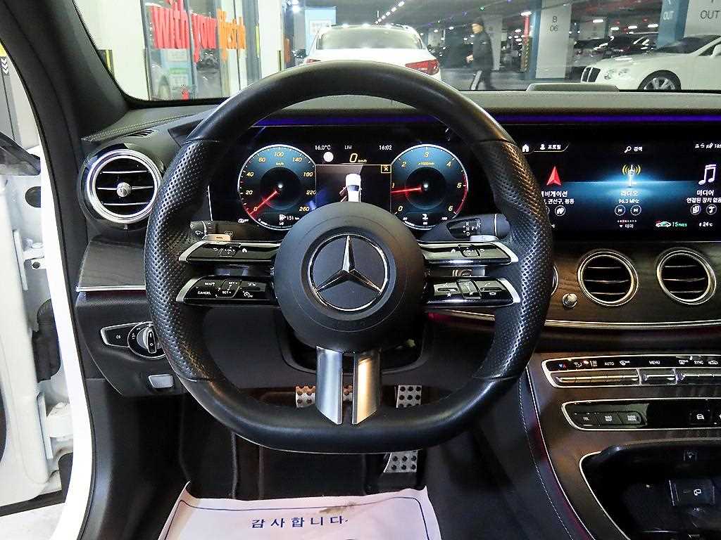 Mercedes Benz E class - Vista 8