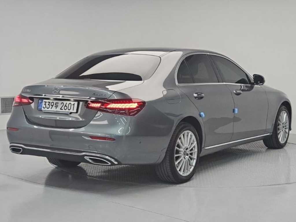 Mercedes Benz E class - Vista 4