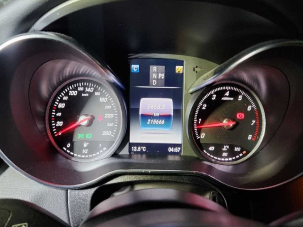 Mercedes Benz C Class - Vista 5