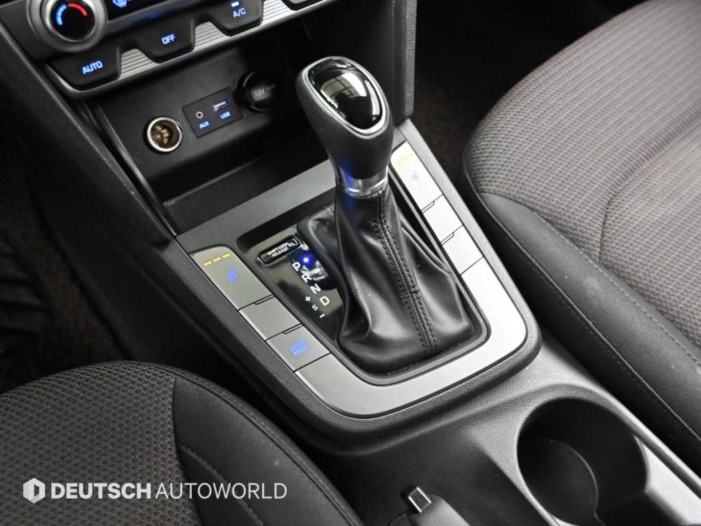 HYUNDAI Avante - Vista 9