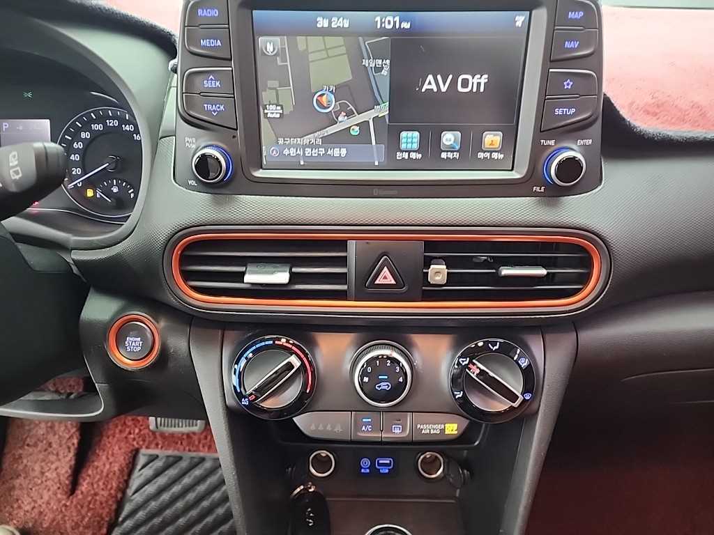 HYUNDAI Kona - Vista 10