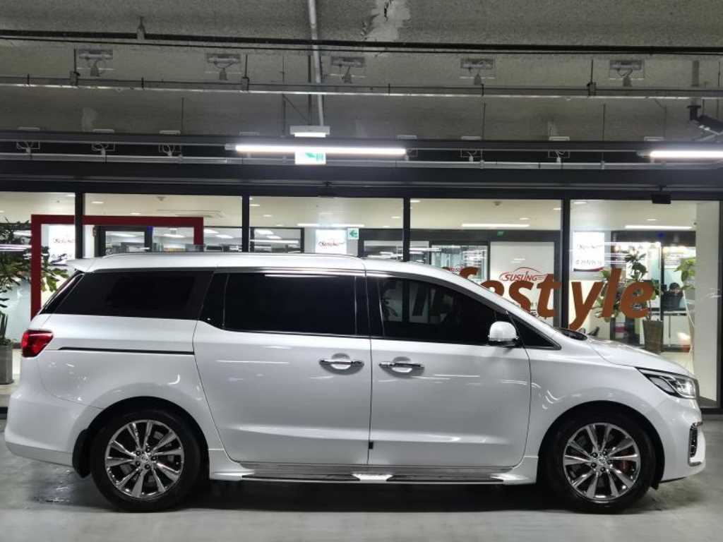 KIA Carnival - Vista 4