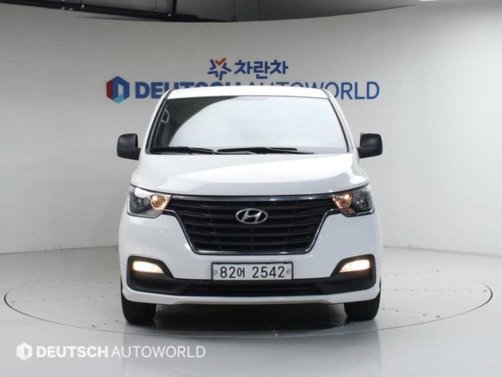 HYUNDAI Starex - Vista 3