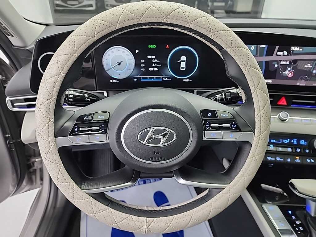 HYUNDAI Avante - Vista 9