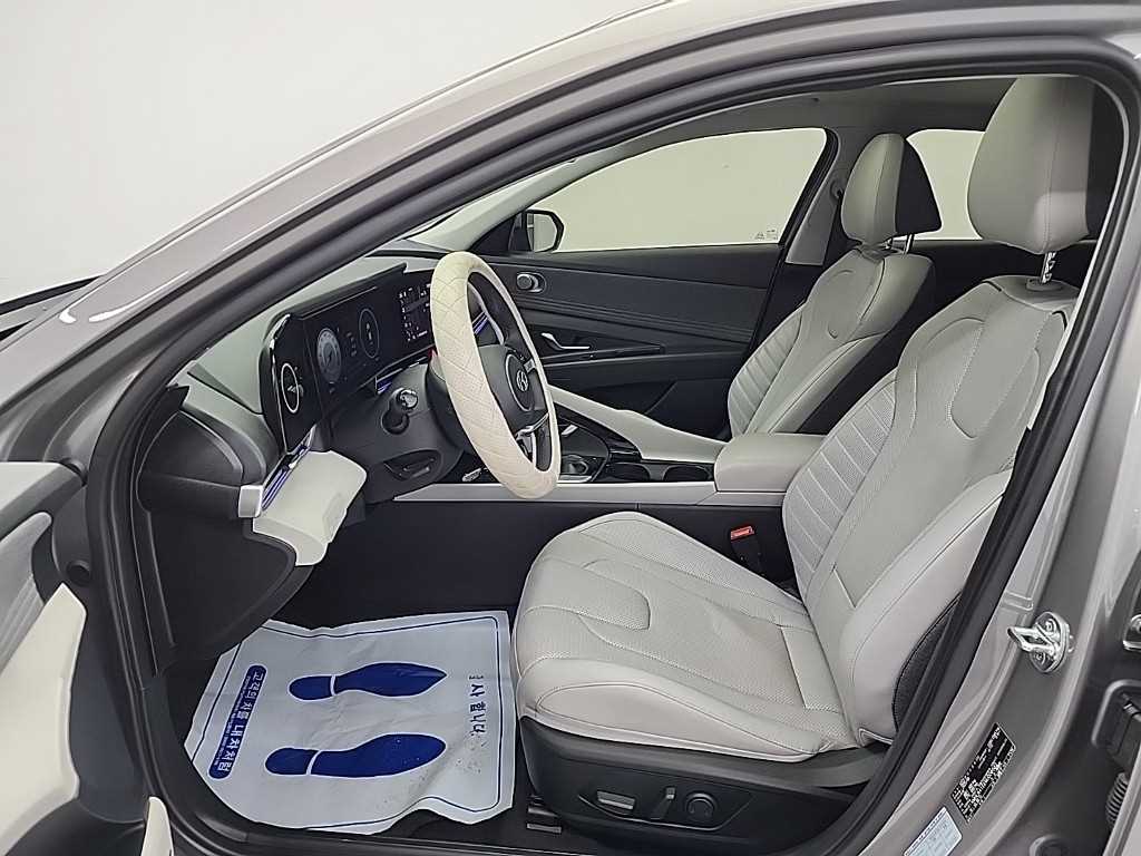 HYUNDAI Avante - Vista 11