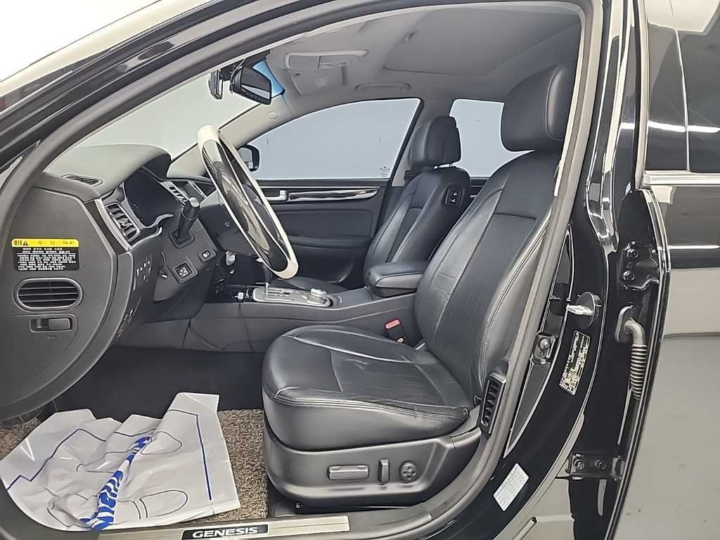 HYUNDAI Genesis - Vista 11